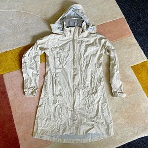 Medium White Marmot Parka “Membrain” (well used, read description)
